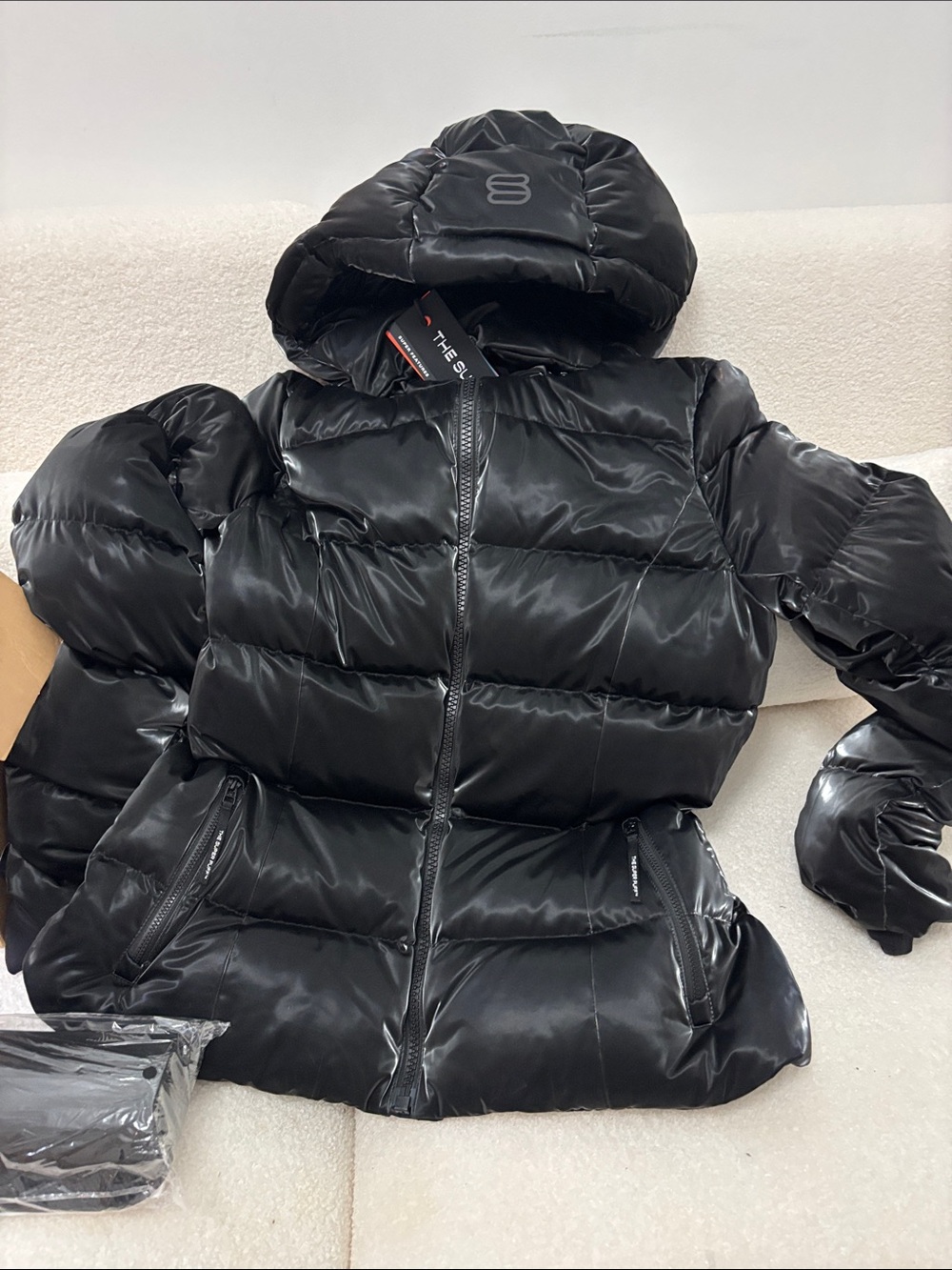 Aritzia The Super Puff - Liquid Shine Puffer in Black Size L
